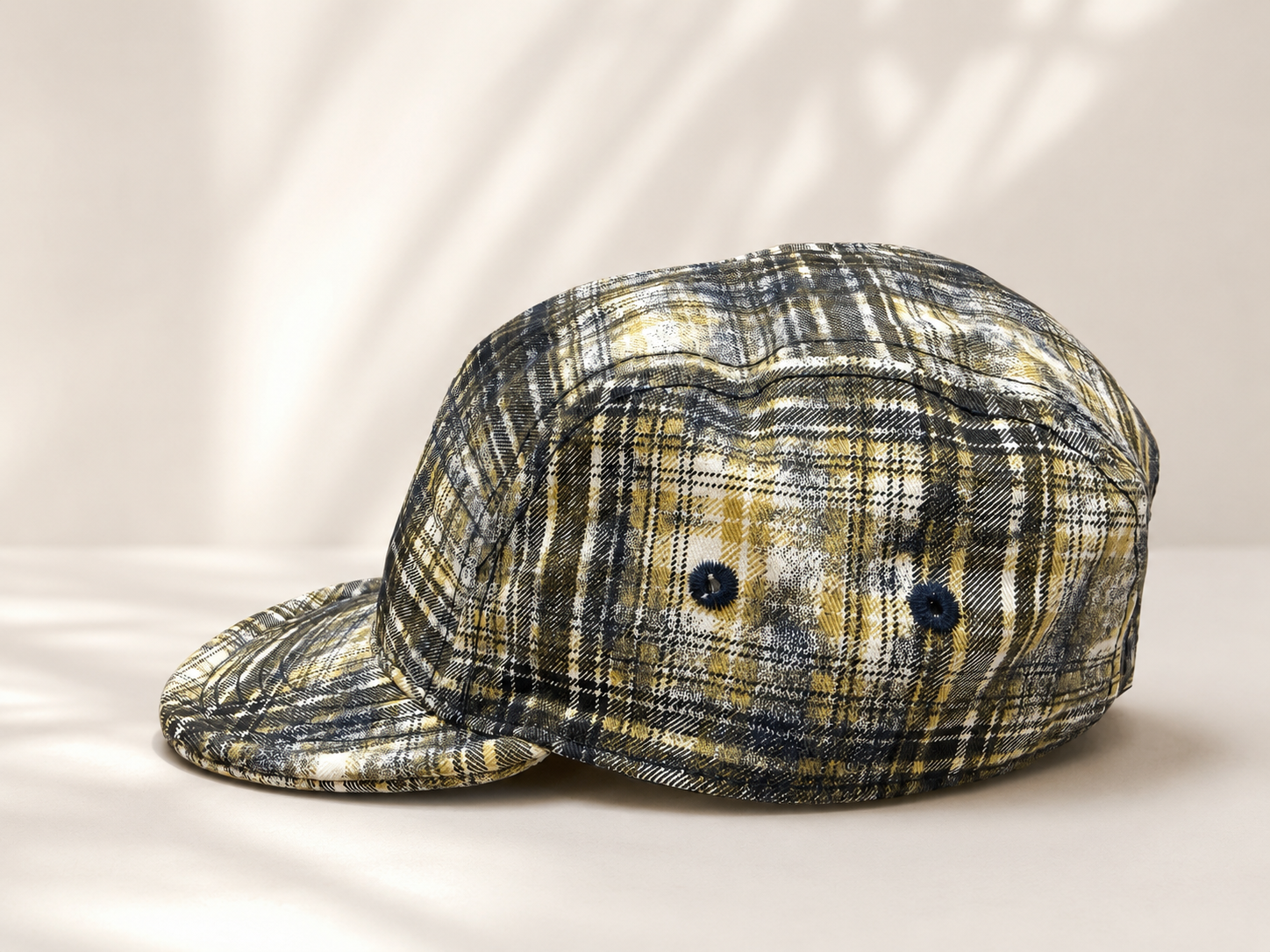 Grøn Plaid kasket - fra siden (uden logo)